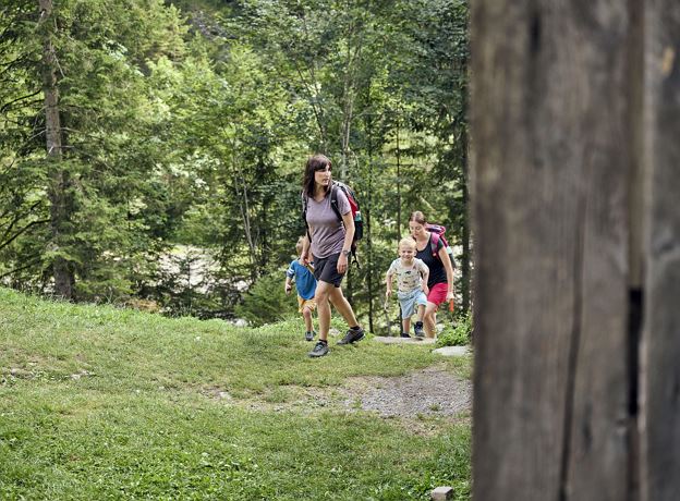 BERGaktiv Familienwanderung am Eingang des Großen Walsertals